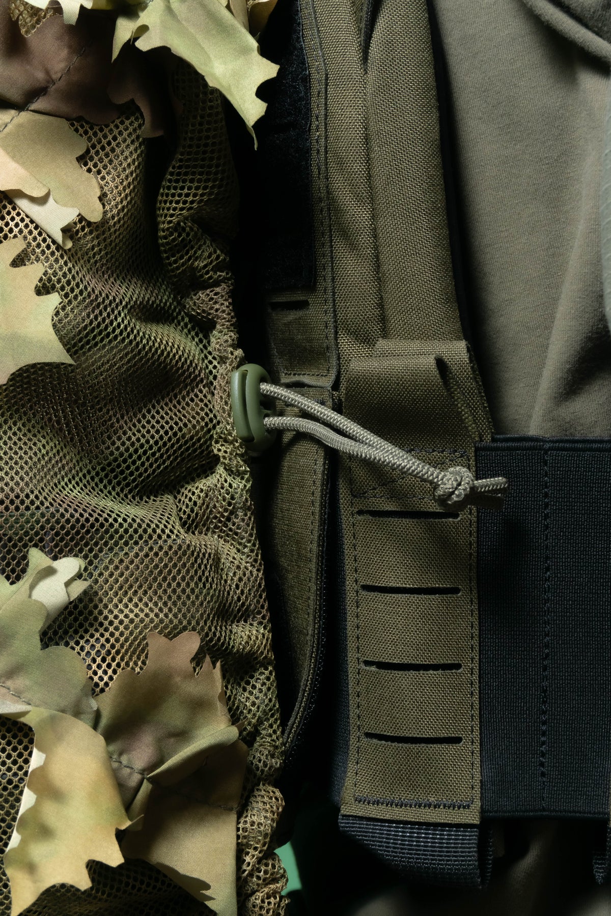 Alder Leaf Suit Backpack Cover