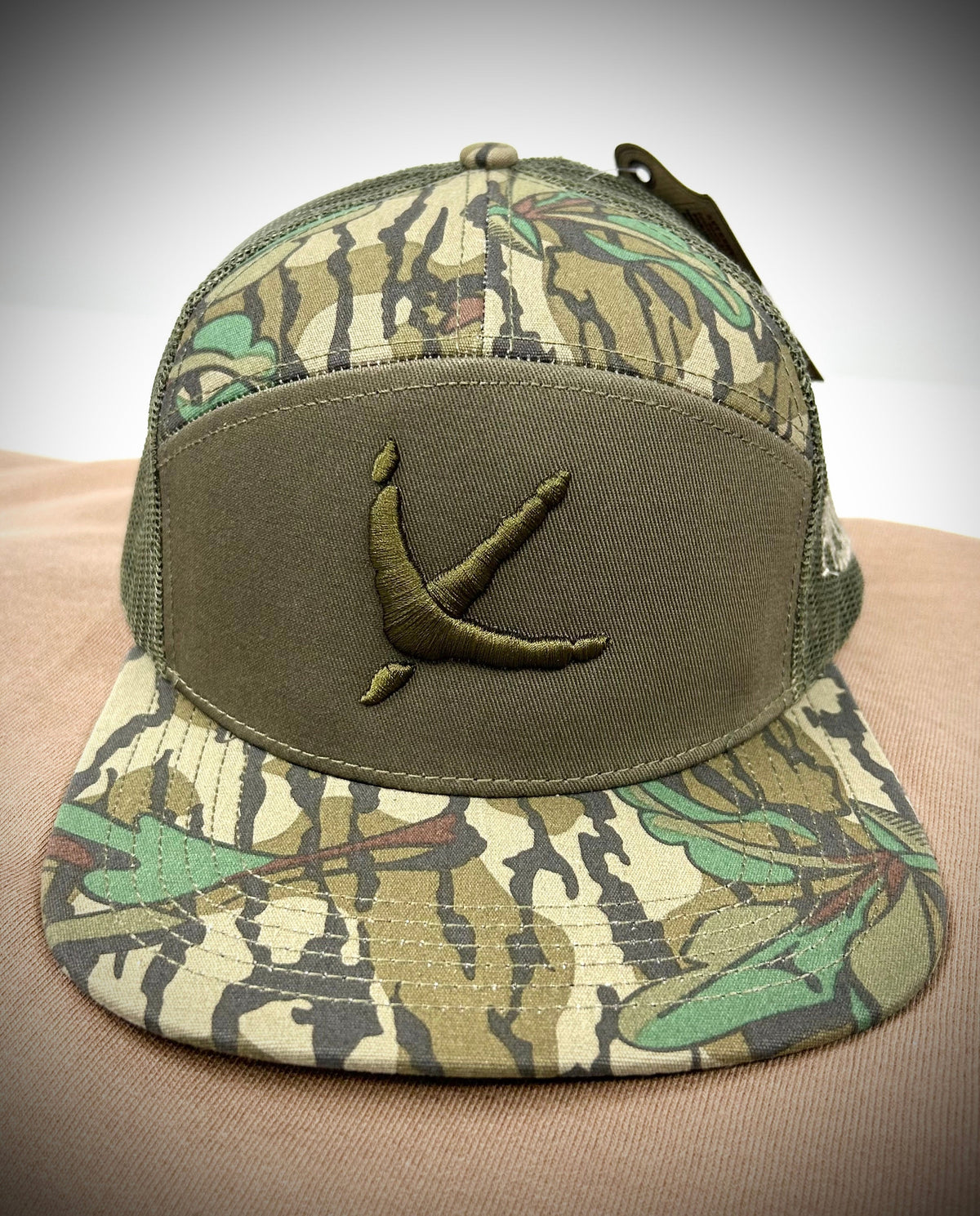 Turkey Tracks Logo Mossy Oak Greenleaf & Olive