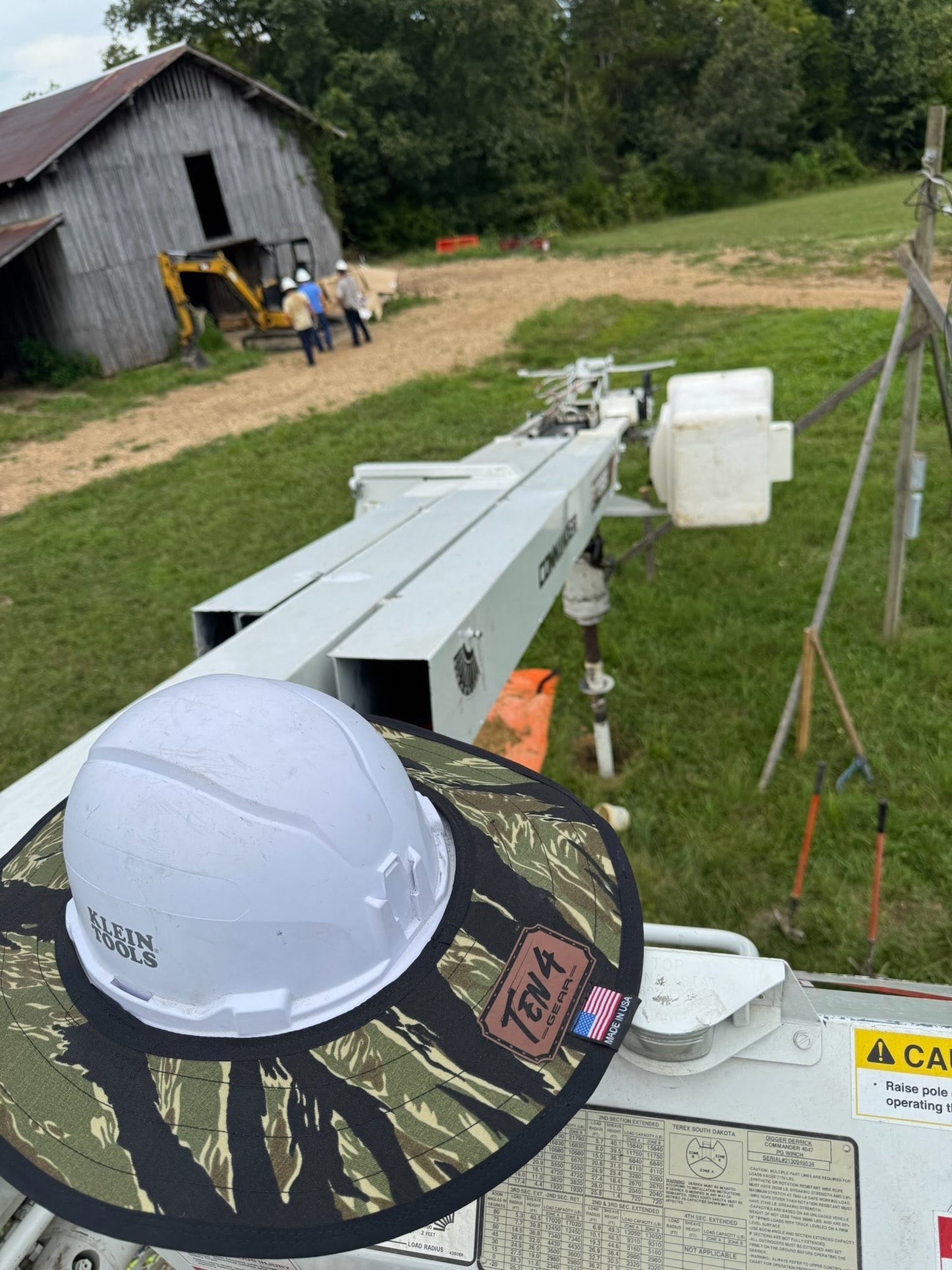 Tiger Stripe Camo Hard Hat Sun Shade Visor – Water-Resistant Worksite Visor for Full Brim & Kask Hard Hats