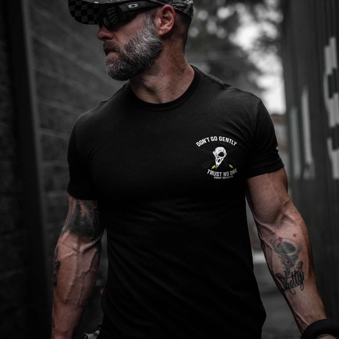 Don't Go Gently. Trust No One Men's T-Shirt