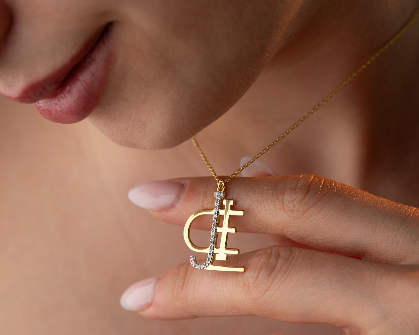 Diamond Letter Name Necklace – Custom Gift for Her, Personalized Jewelry with Sparkling Initial