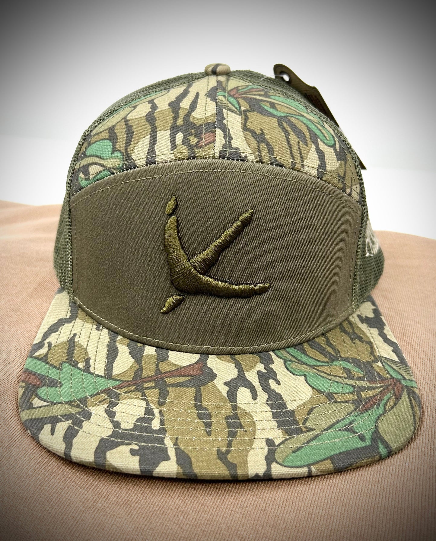 Turkey Tracks Logo Mossy Oak Greenleaf & Olive
