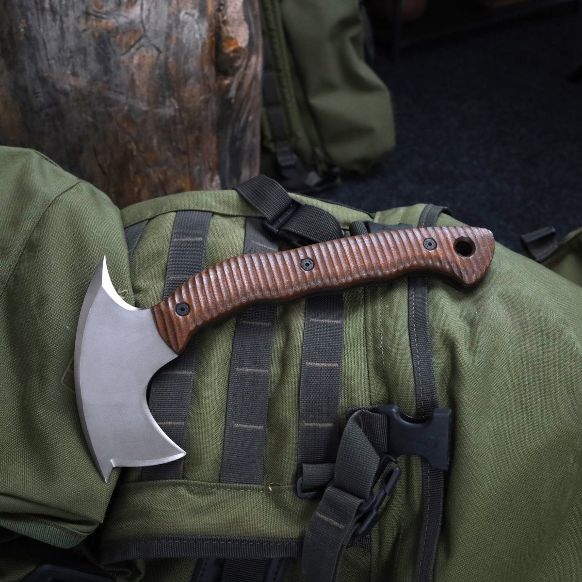 Compact tomahawk "Mingan" with polymer composite handle