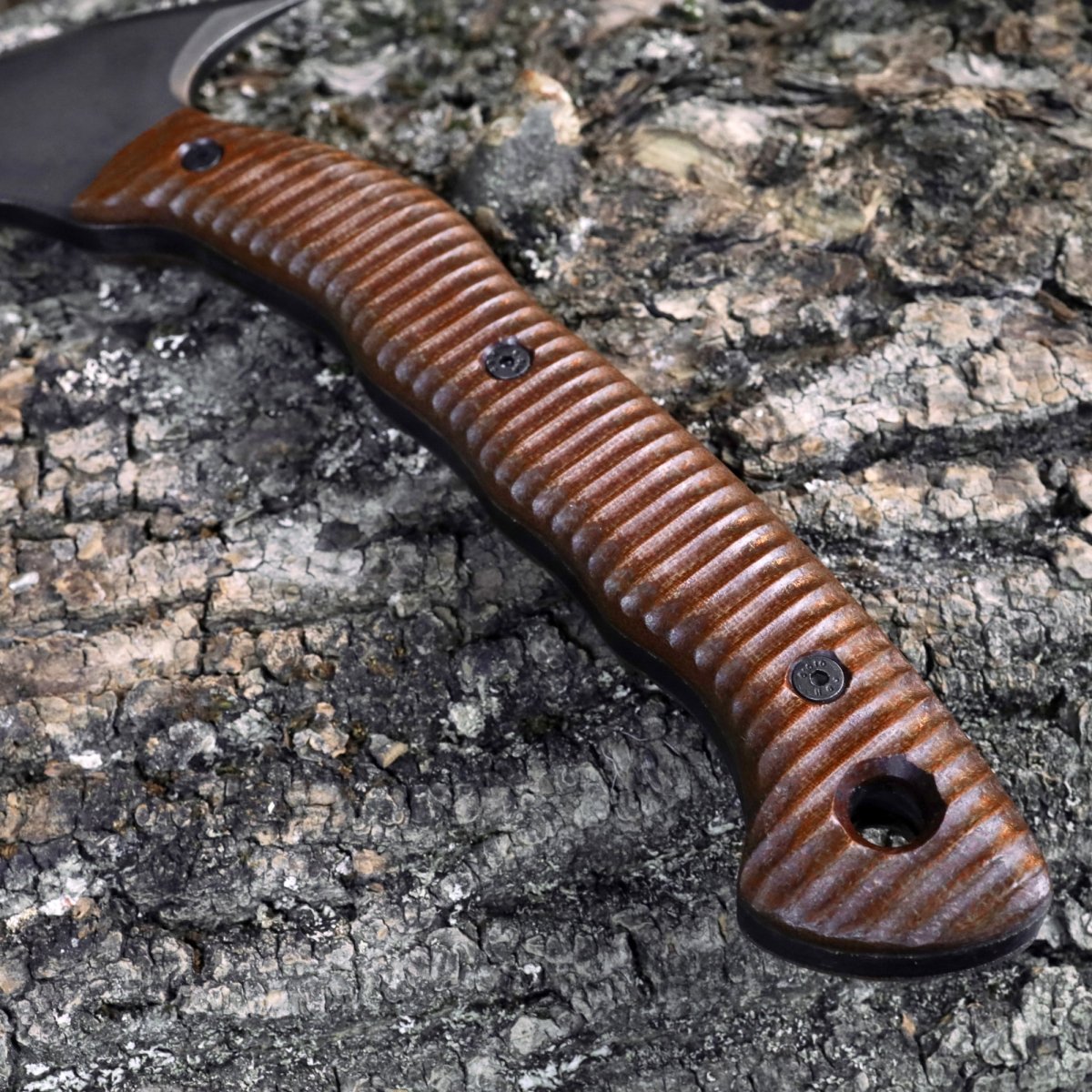 Compact tomahawk "Mingan" with polymer composite handle