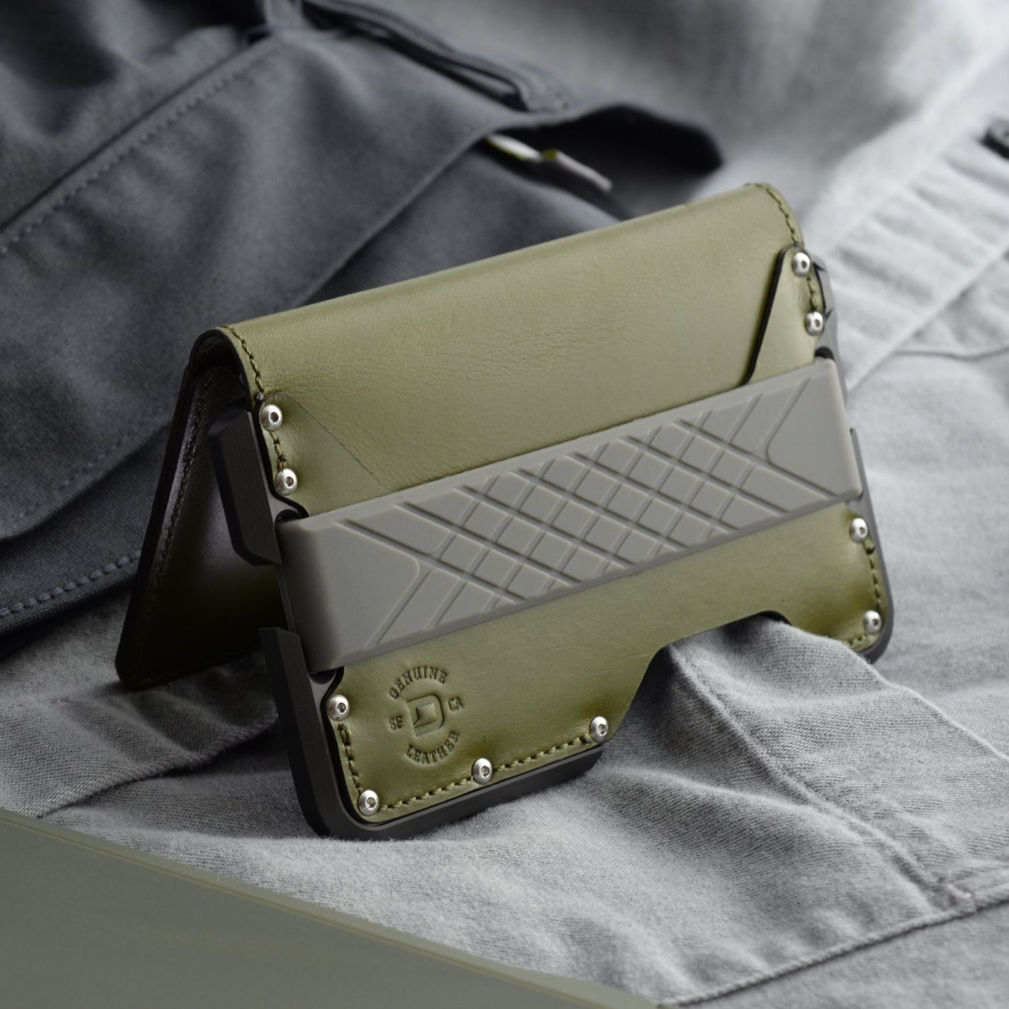 D01 Dapper™ Bifold Wallet