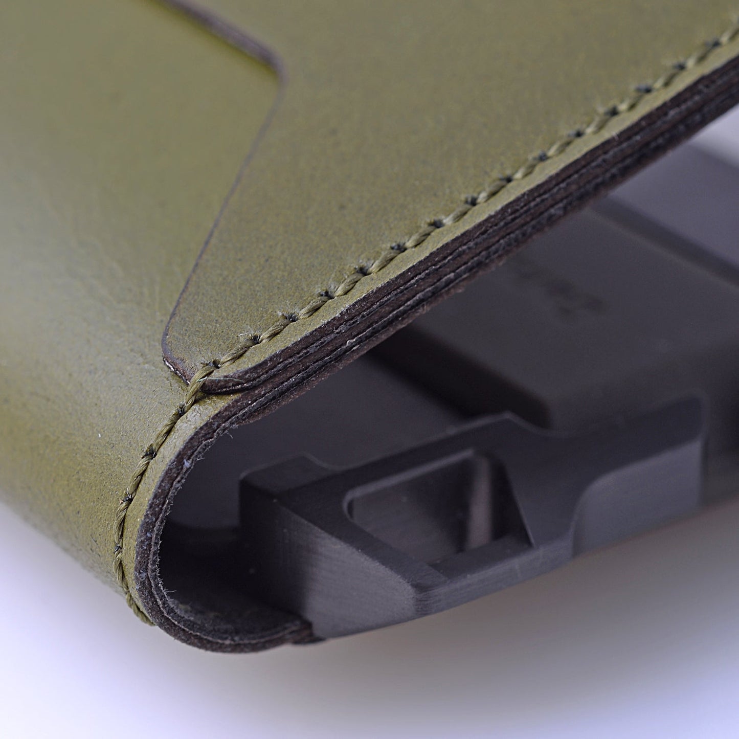 D01 Dapper™ Bifold Wallet