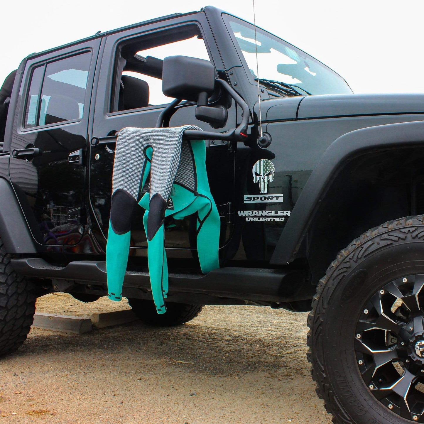 DryRack Portable Drying Rack – Vehicle-Mounted Gear Dryer for Surf, Beach & Outdoor Use